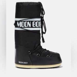 MOONBOOTS (BLACK)